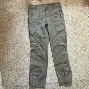 Low-Rise Green Cargo Pants